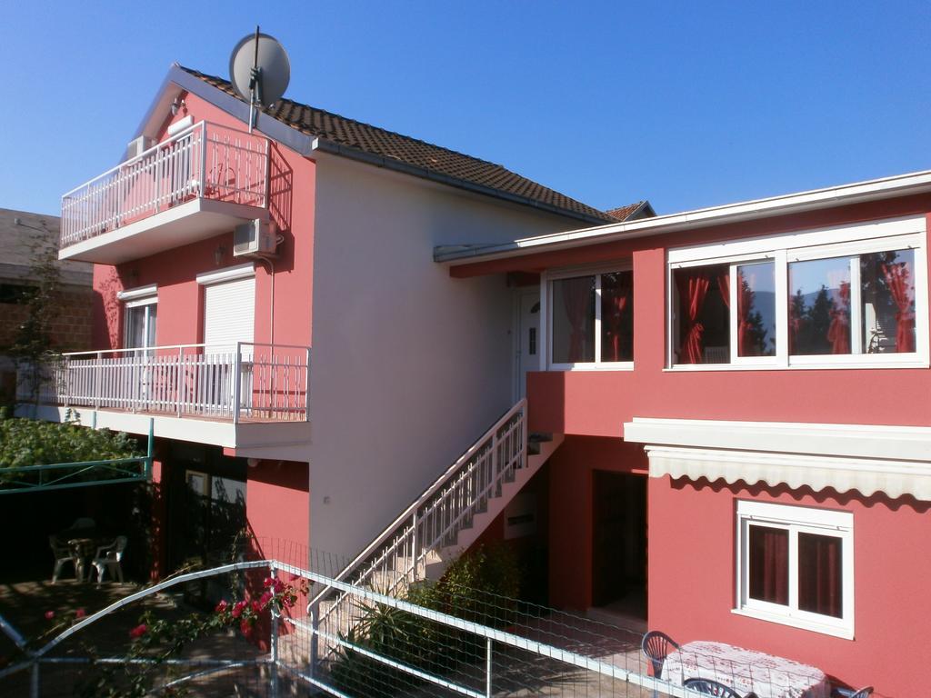 Studio Max Bijela Bagian luar foto