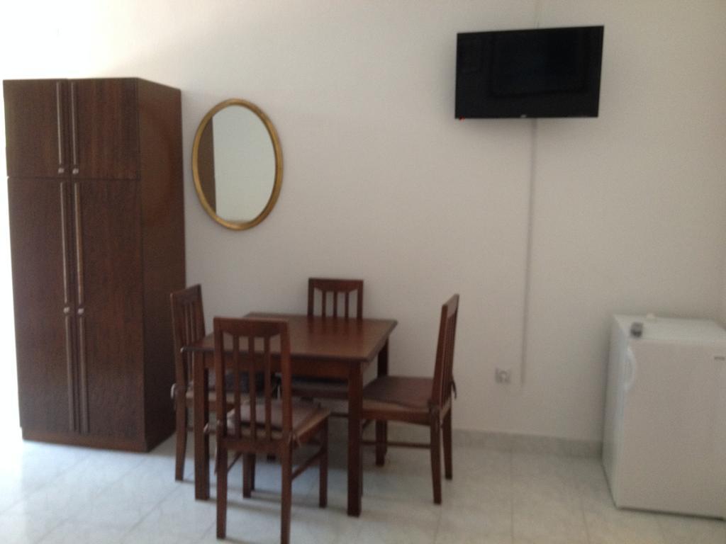 Studio Max Bijela Bagian luar foto
