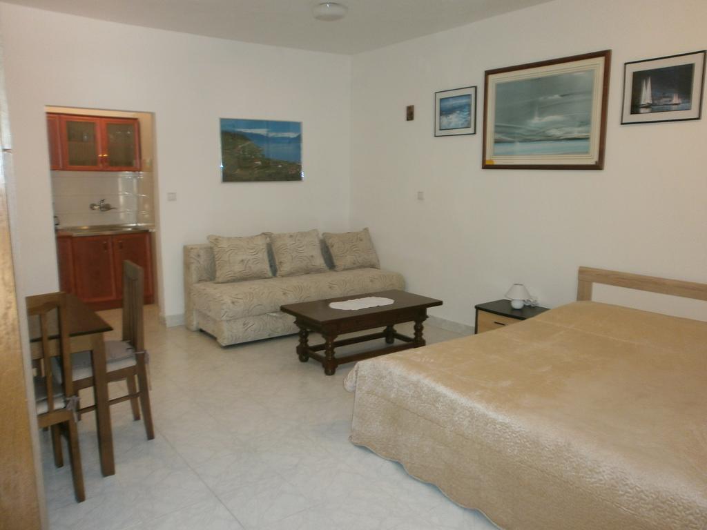 Studio Max Bijela Bagian luar foto